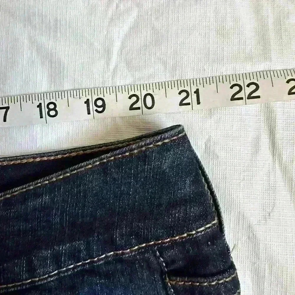 Torrid Women's Size 20 Raw Hem Cutoff Denim Shorts Dark Wash High Rise Plus Size - Picture 2 of 9